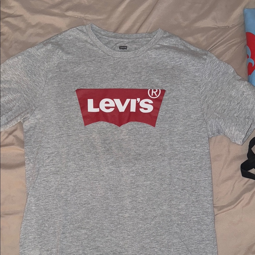Levi's Heather Gray Tee with Red Graphic